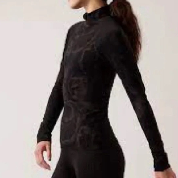 Athleta Jackets & Blazers - Women’s Athleta Momentum Seamless black paisley 1/2 zip pullover jacket top Med